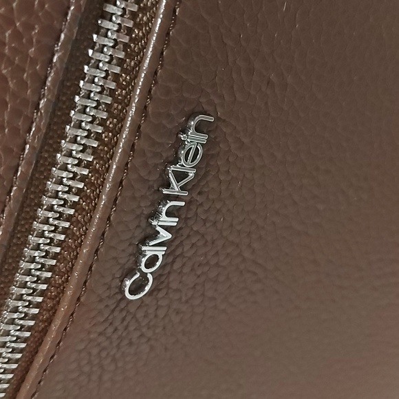 6. CALVIN KLEIN CROSSBODY BAG! - Picture 2 of 2